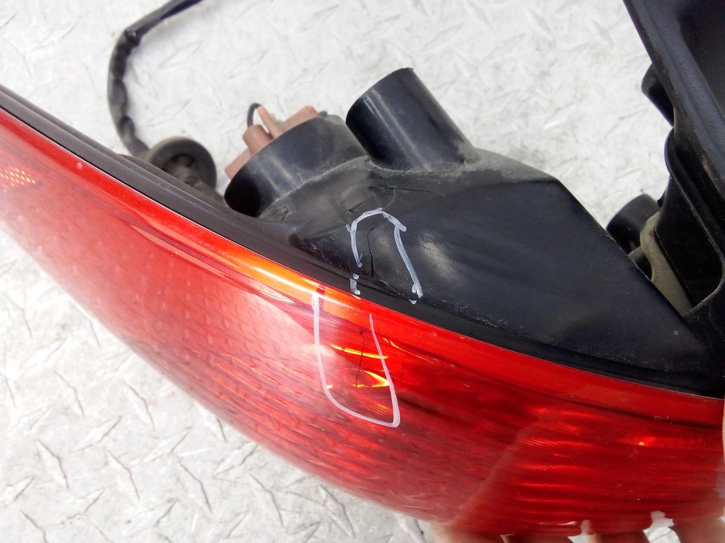 Фонарь задний наружный левый