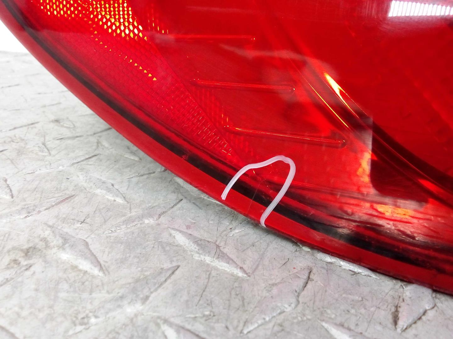 Фонарь задний наружный левый