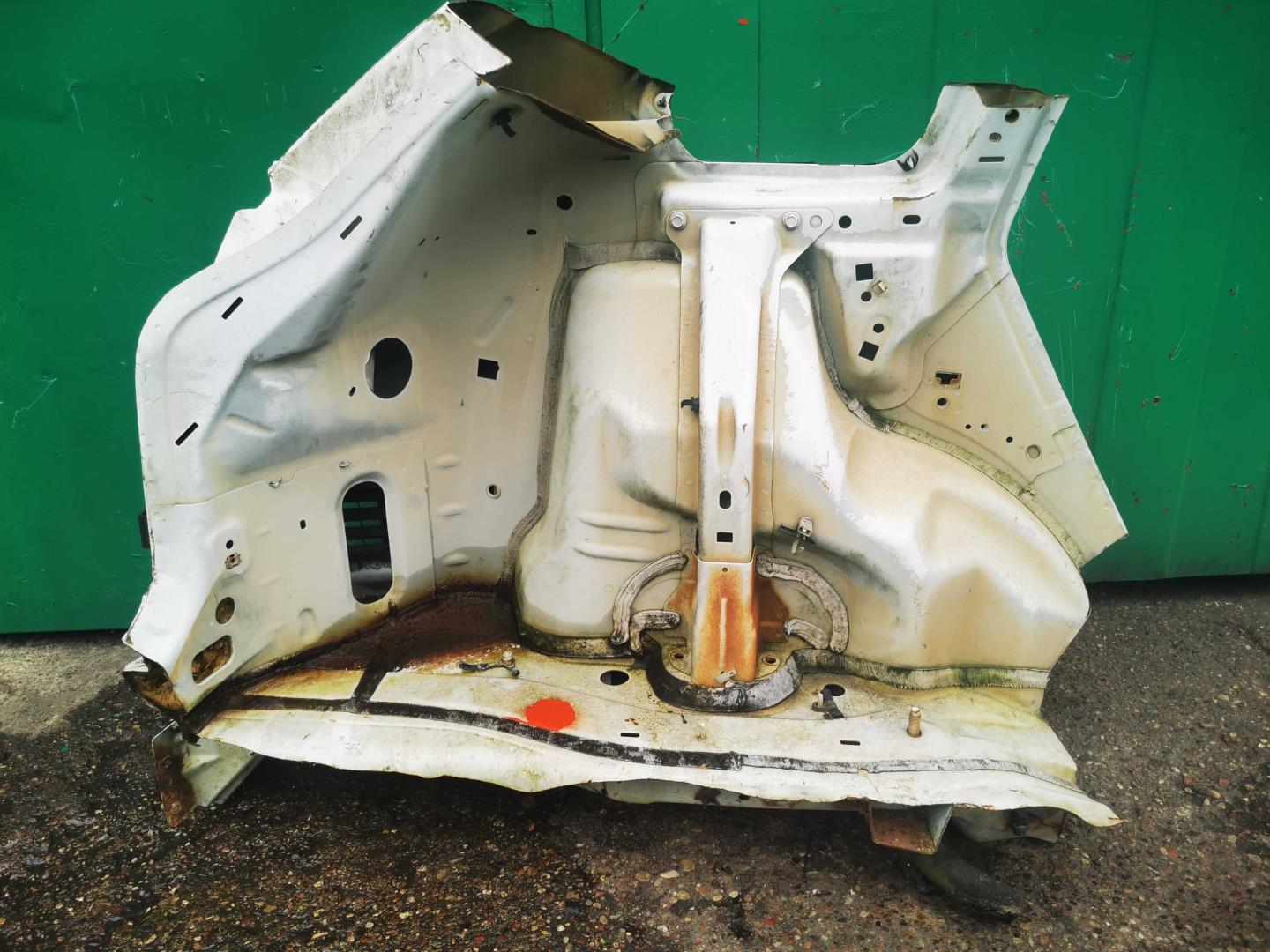 Крыло заднее левое