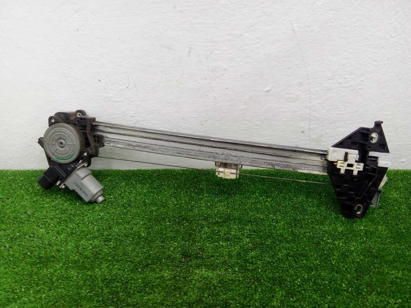 Стеклоподъемник электр. задний левый