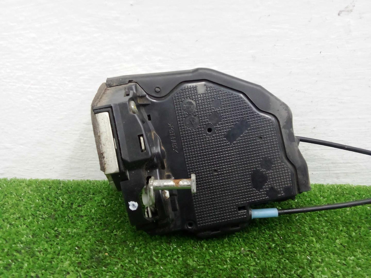 Замок двери задней правой