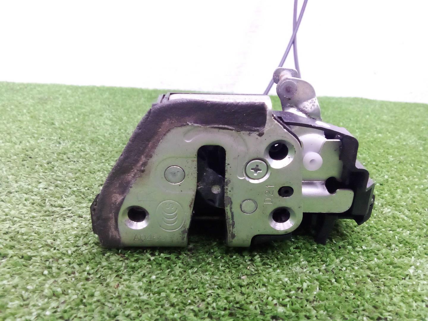 Замок двери задней правой