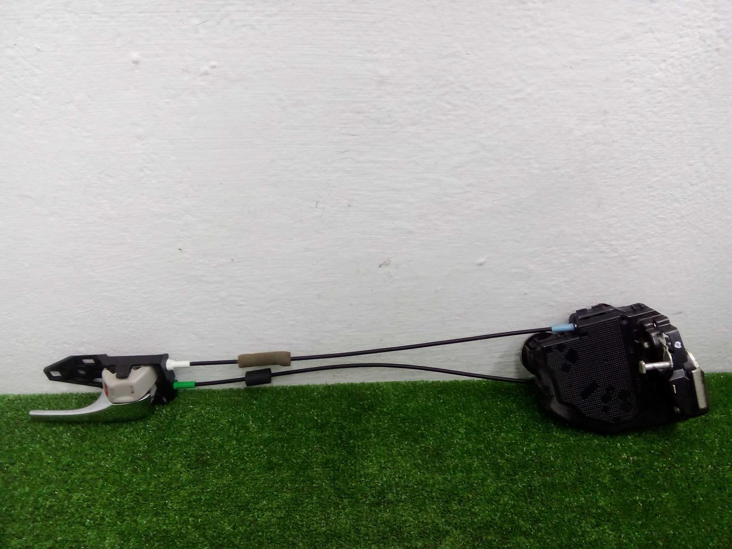 Замок двери задней правой