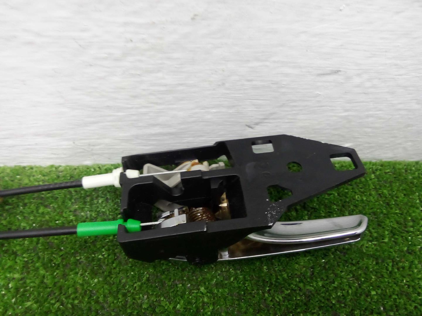 Замок двери задней правой