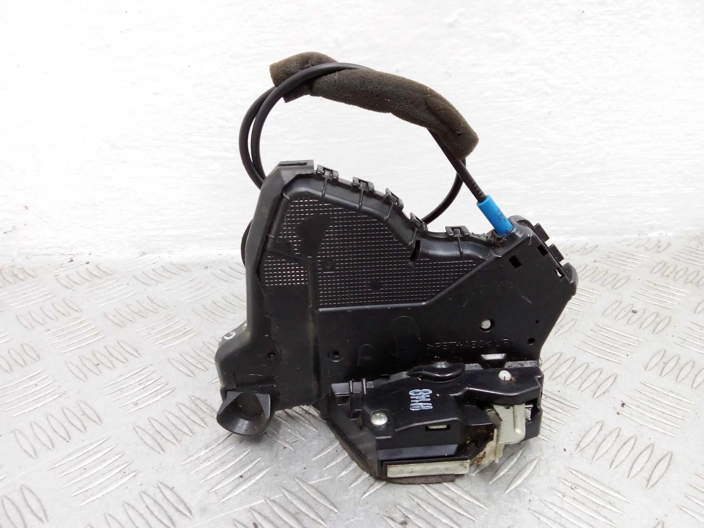 Замок двери передней правой