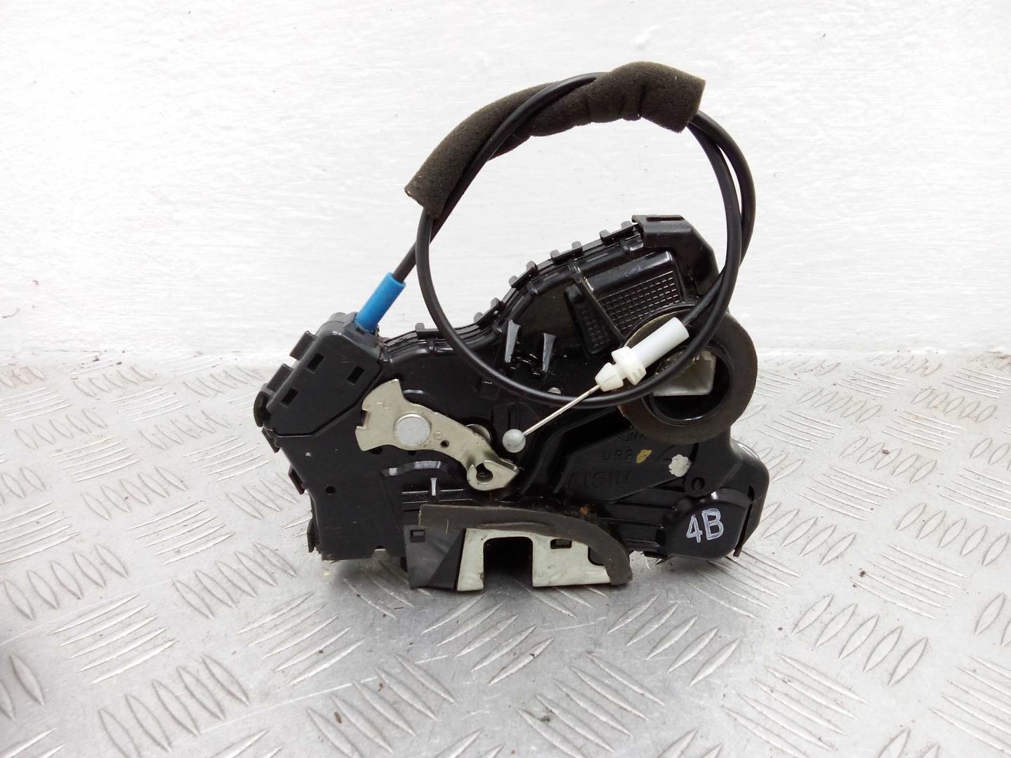 Замок двери передней правой