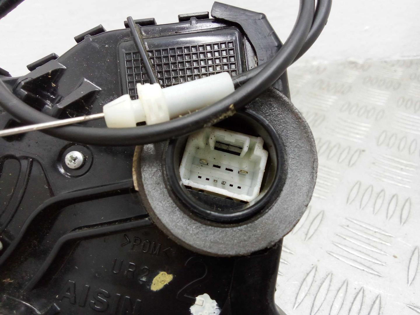 Замок двери передней правой