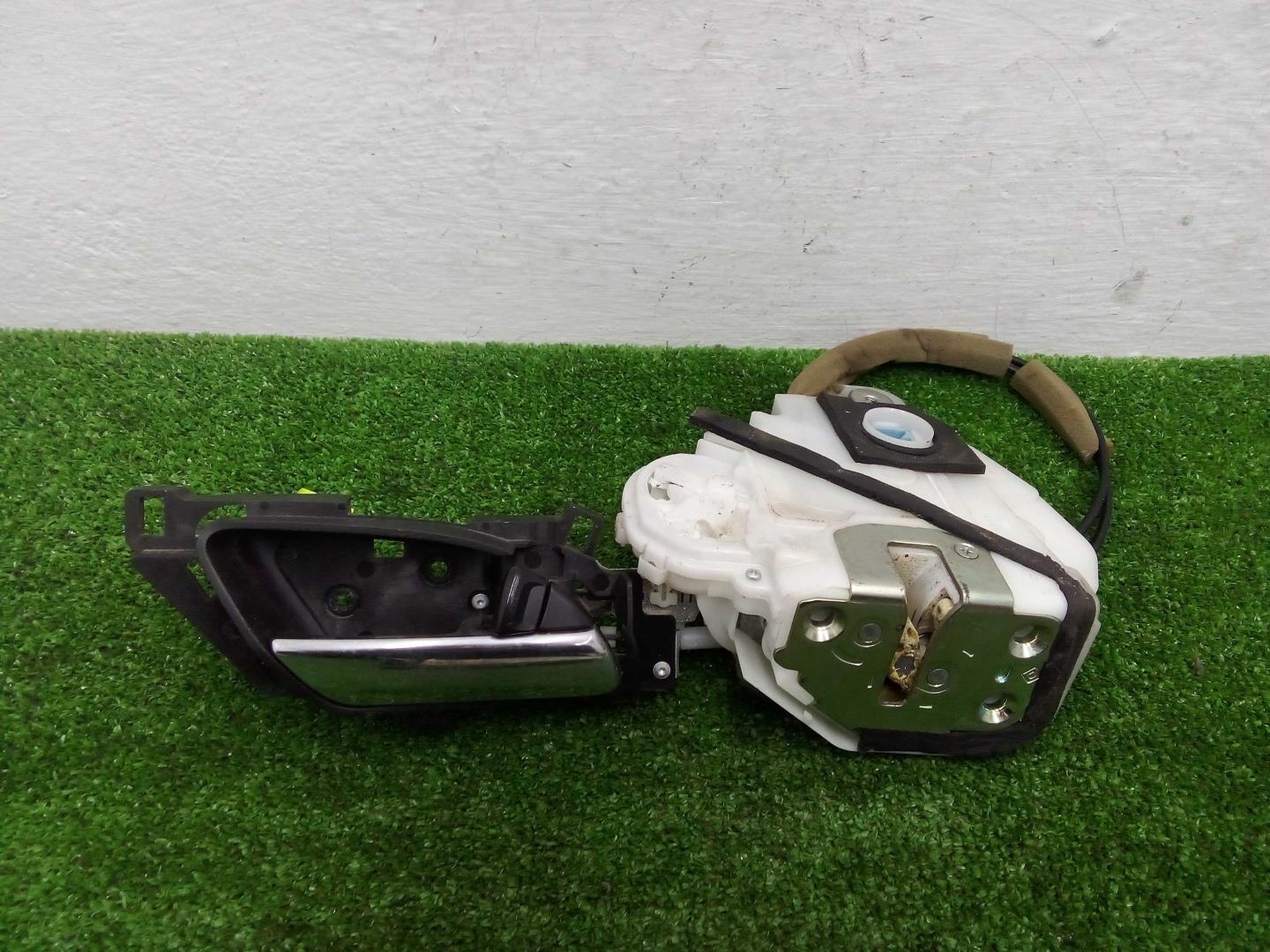 Замок двери задней правой