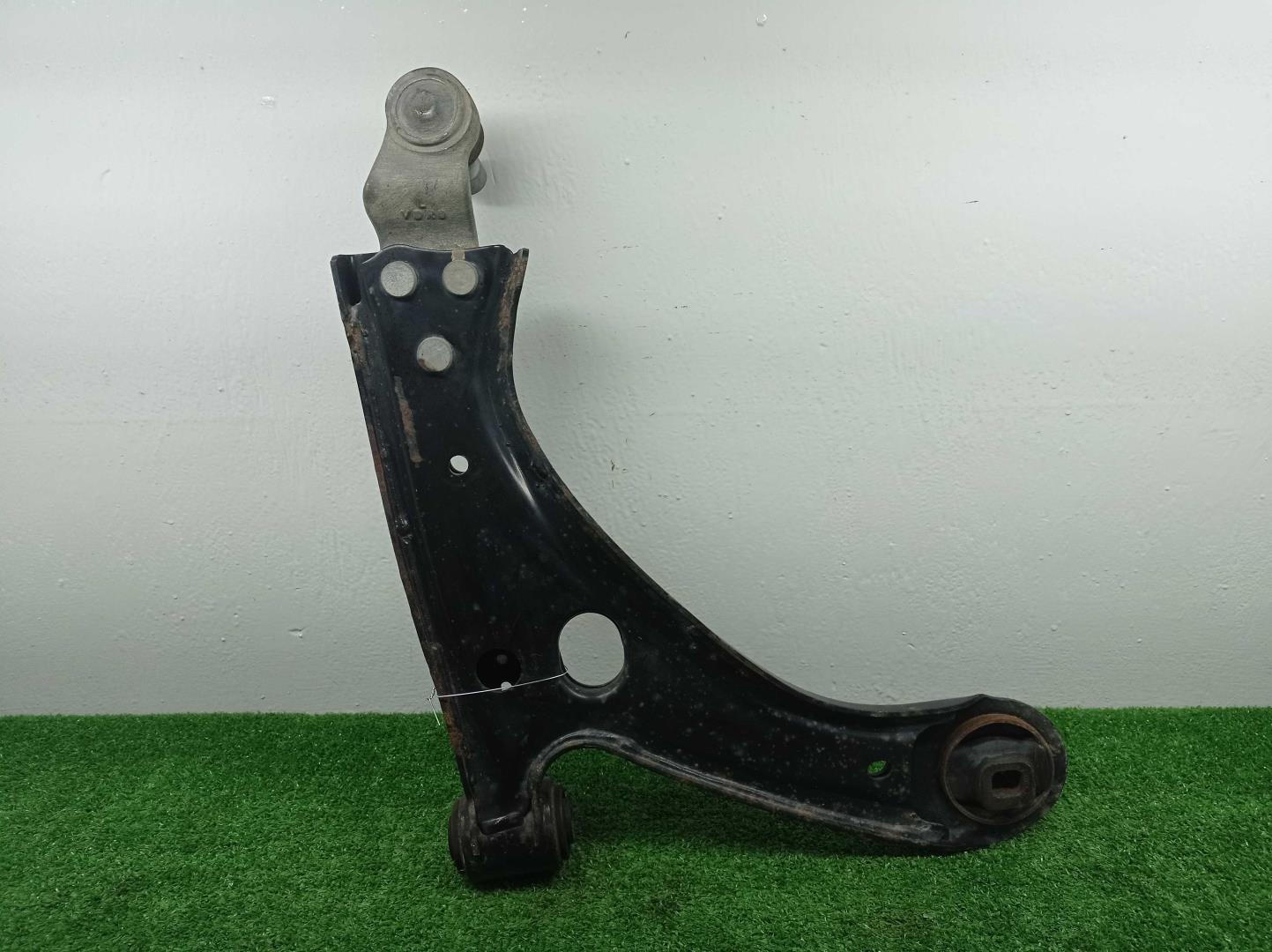 Рычаг передний нижний левый