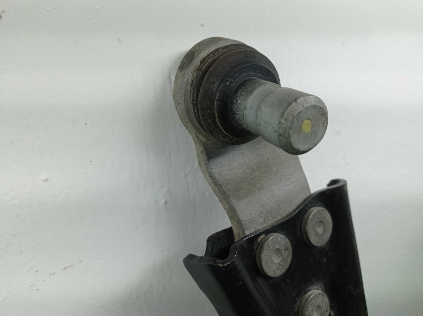 Рычаг передний нижний левый