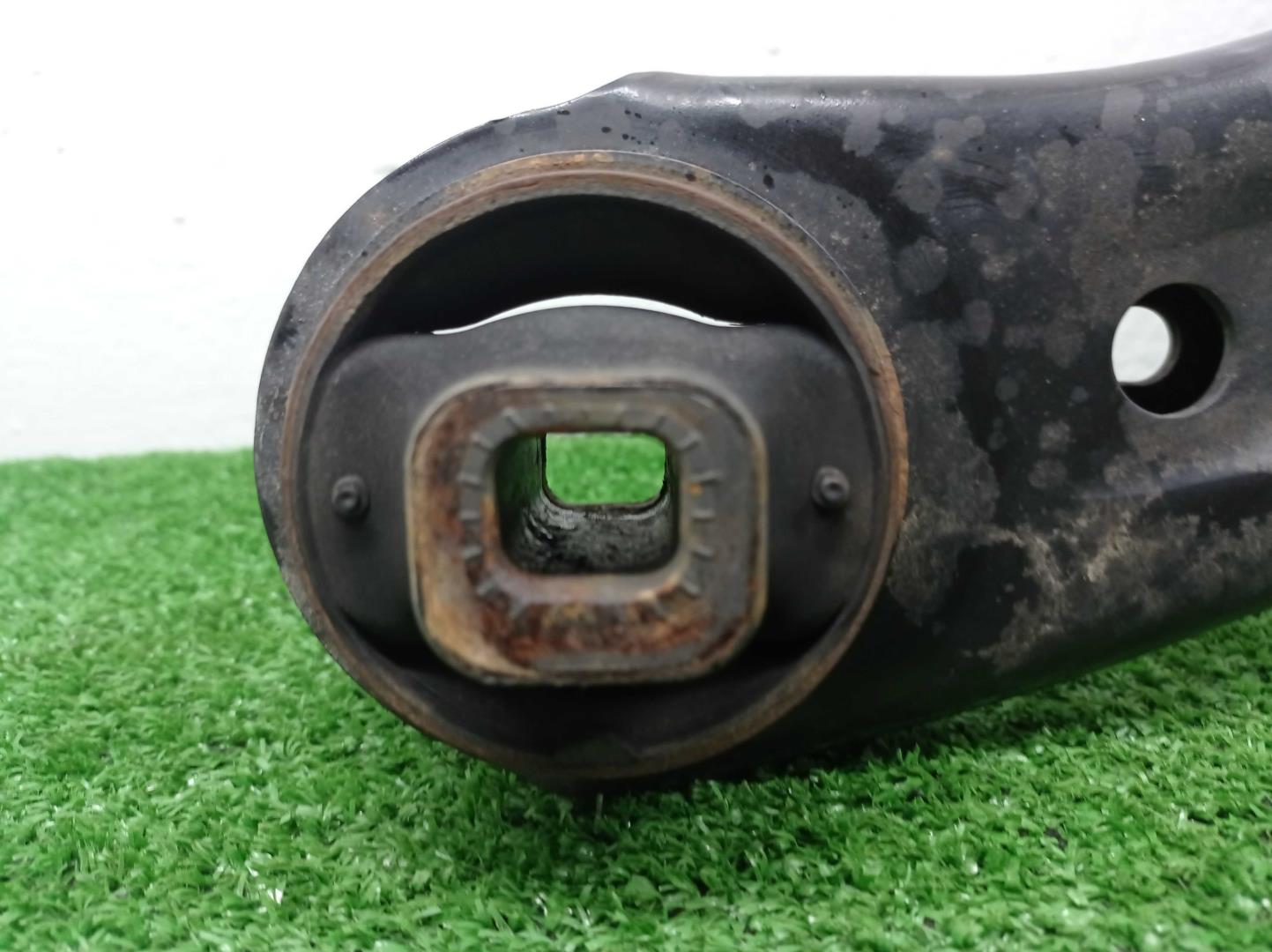 Рычаг передний нижний левый