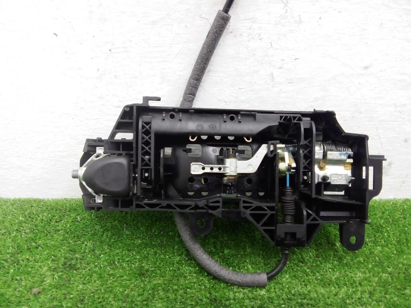 Ручка двери передней наружная левая