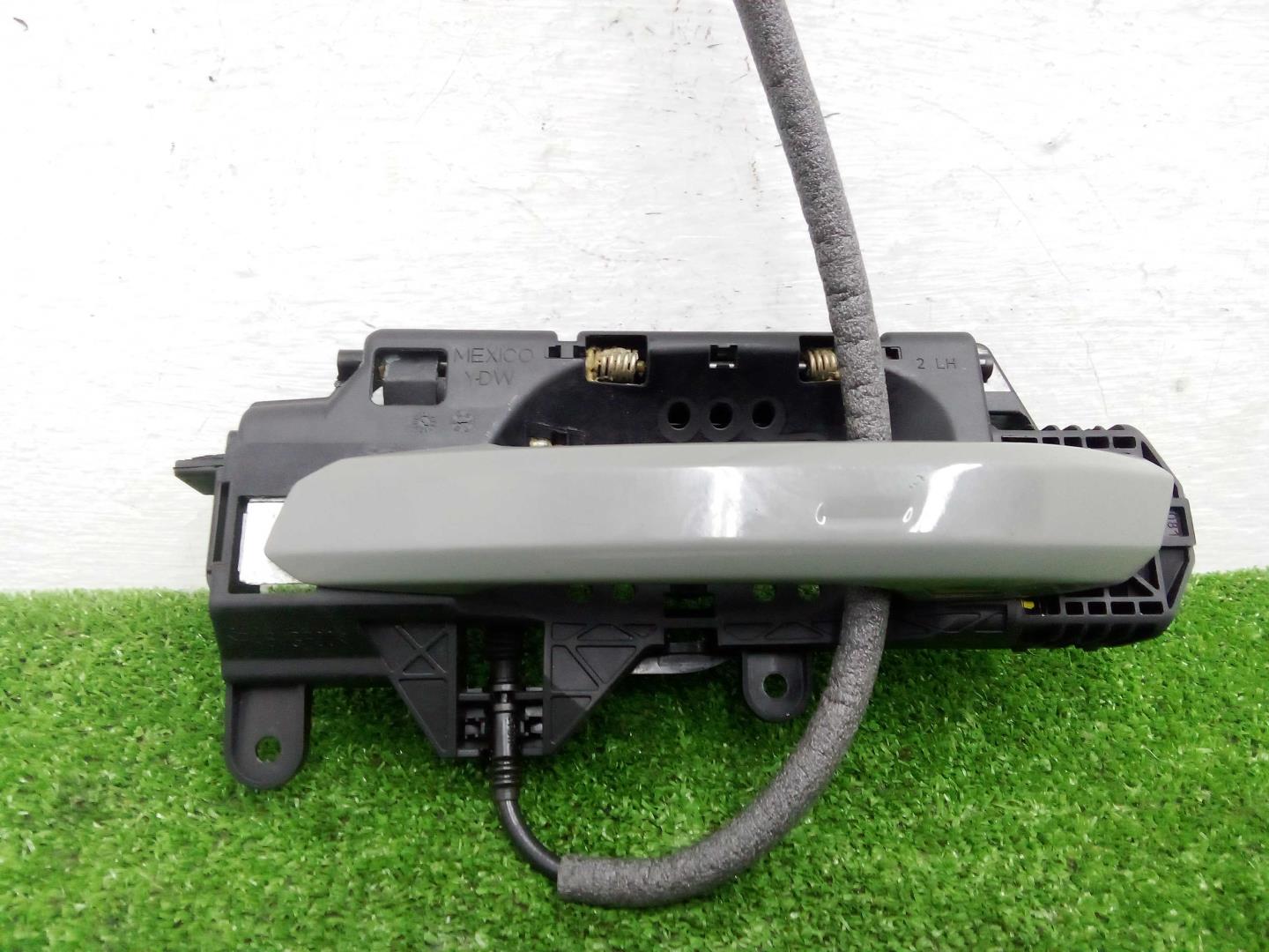 Ручка двери передней наружная левая