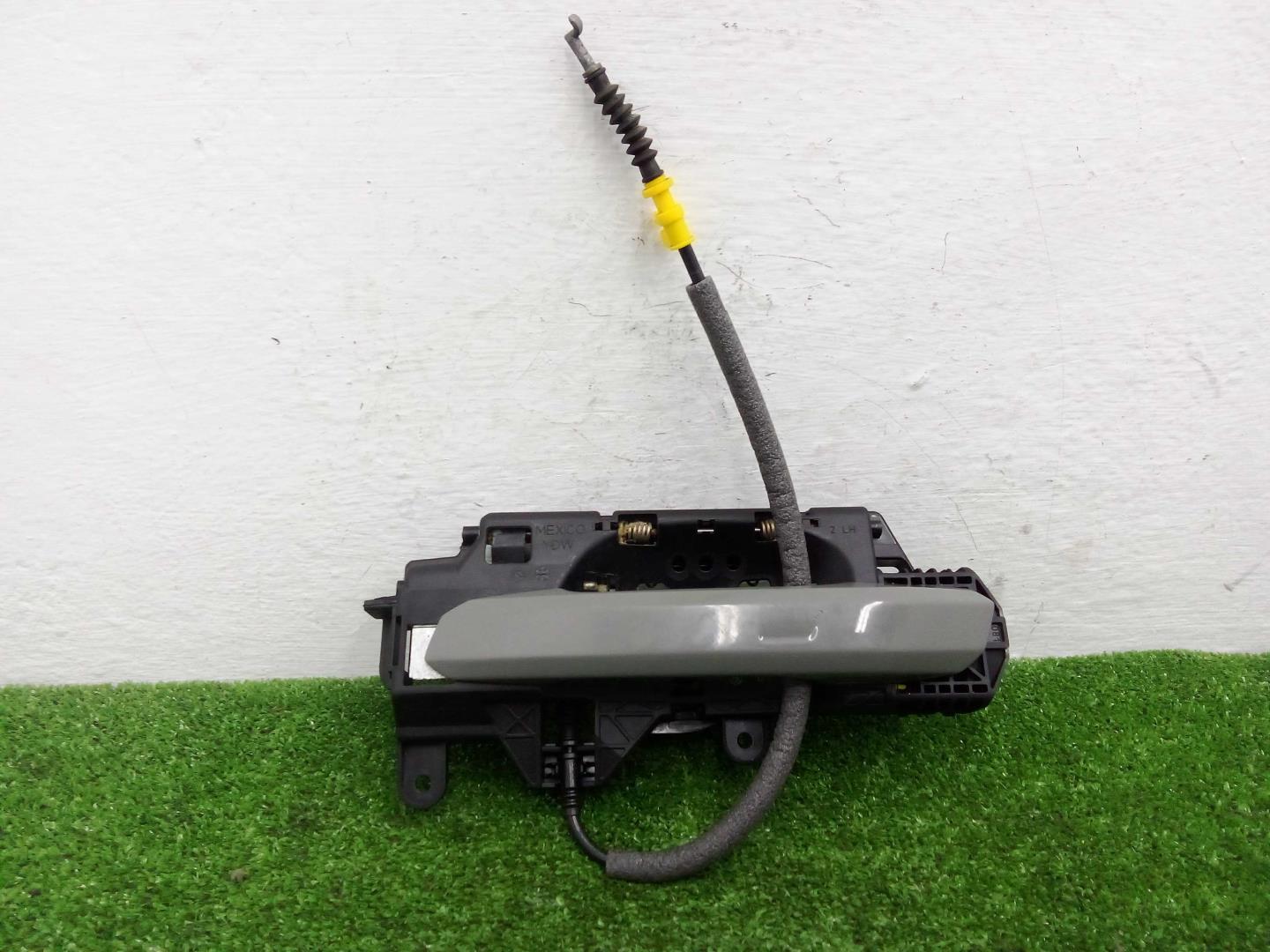 Ручка двери передней наружная левая