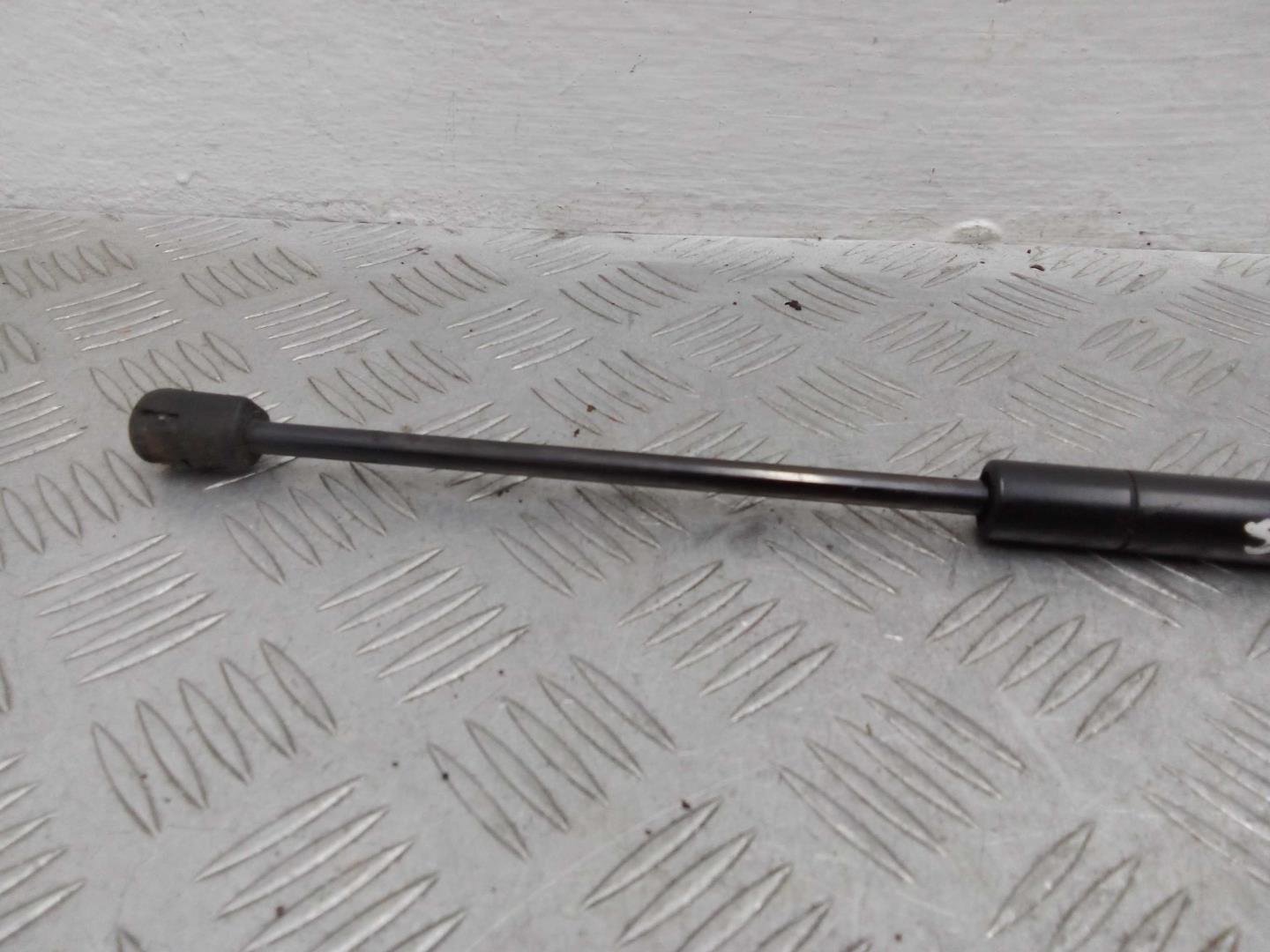 Амортизатор крышки багажника