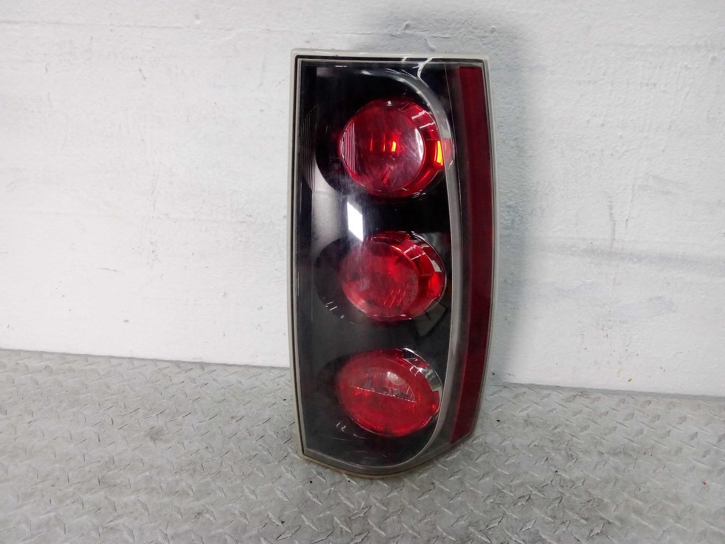 Фонарь задний наружный правый