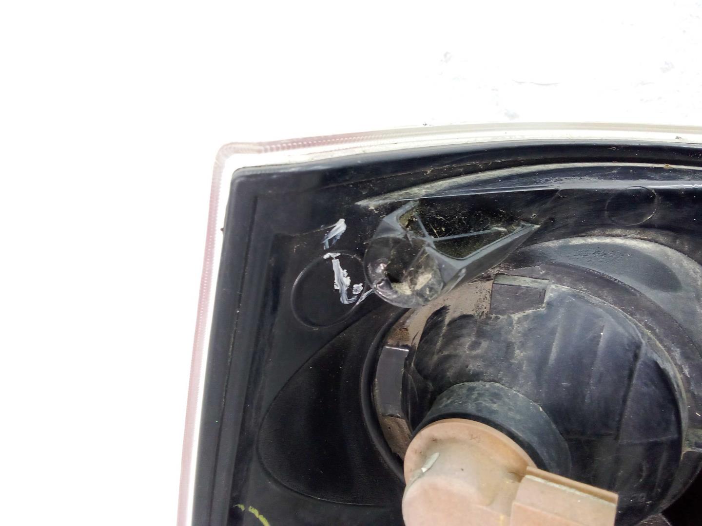 Фонарь задний наружный правый