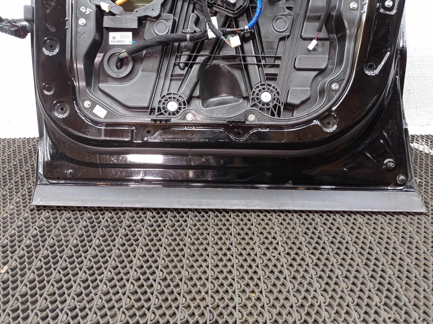 Стеклоподъемник электр. передний правый