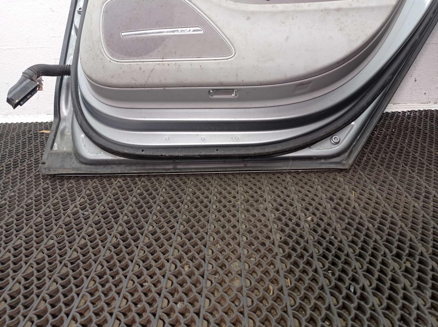 Замок двери задней правой