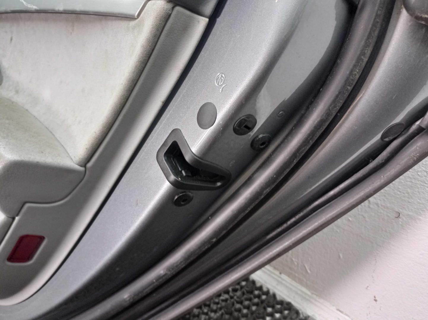 Замок двери задней правой