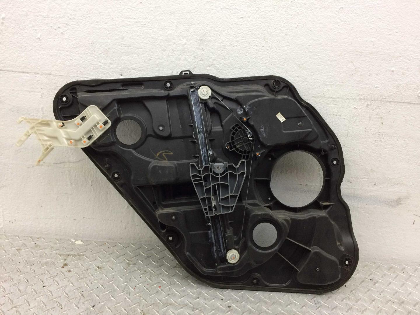 Стеклоподъемник электр. задний правый