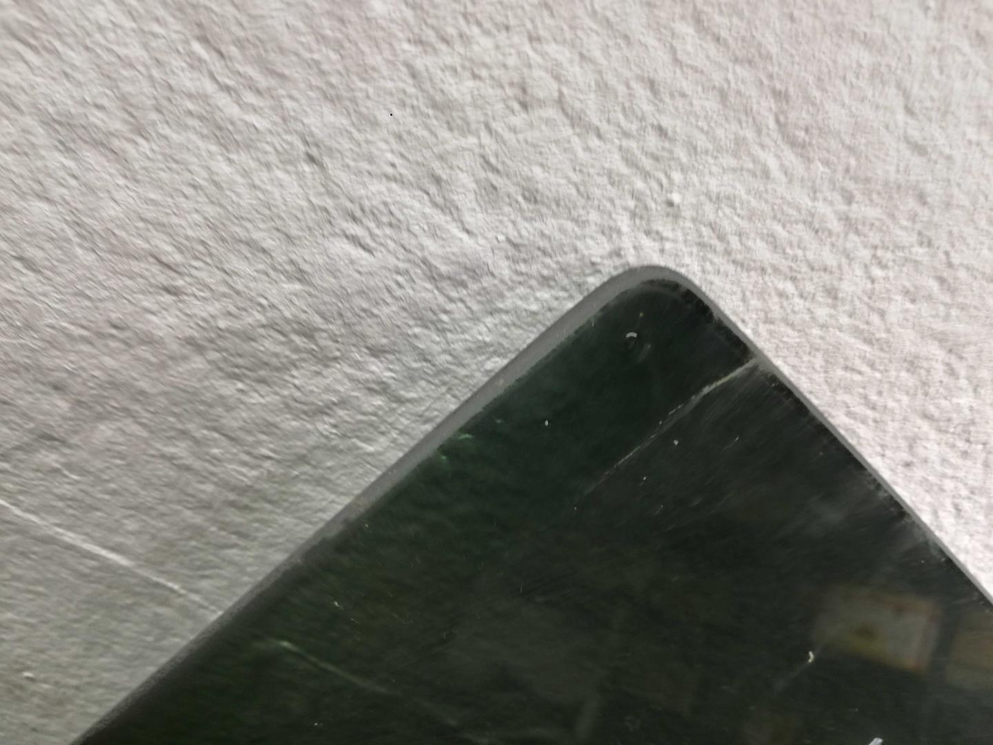 Стекло двери задней левой