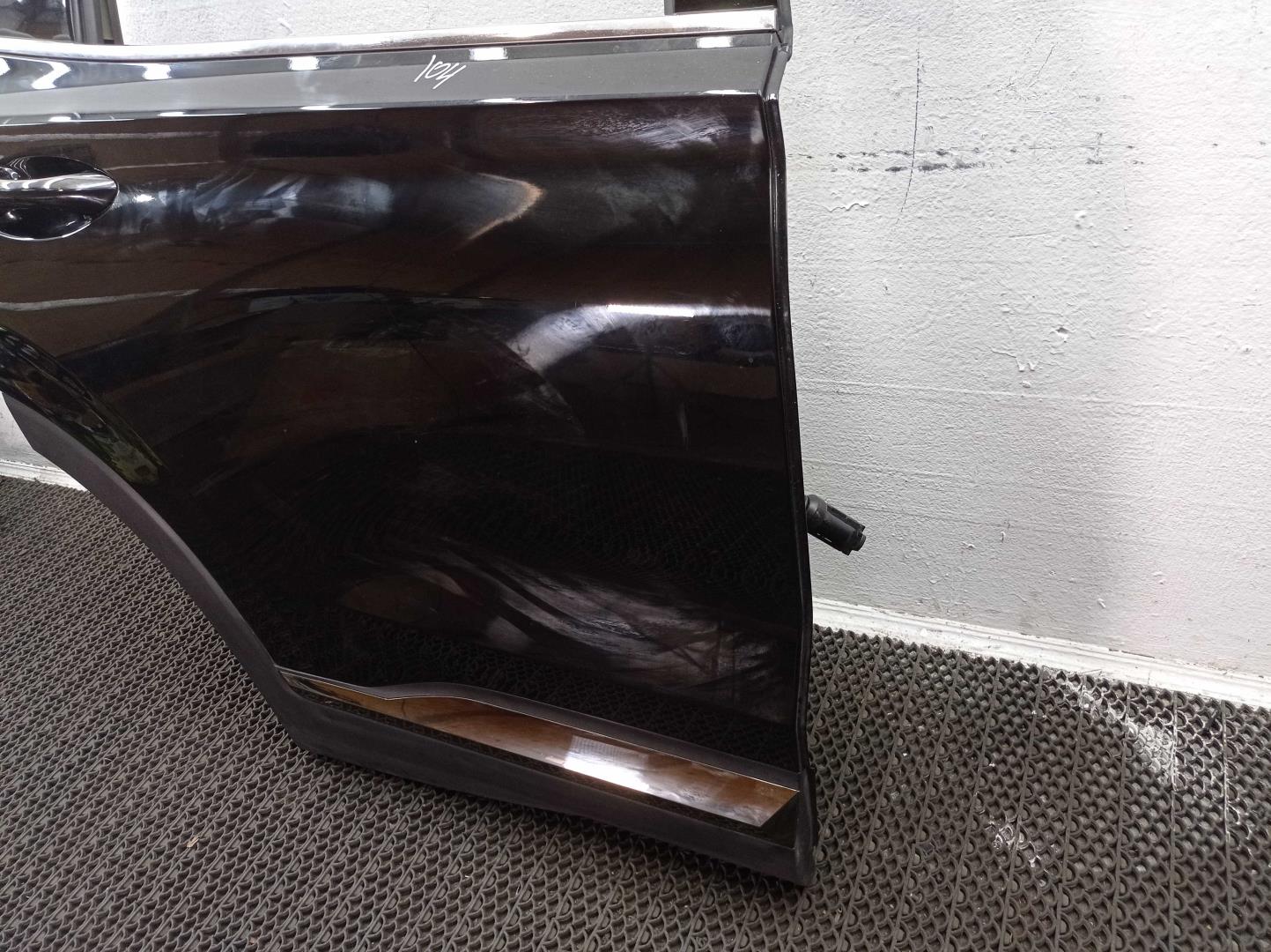 Замок двери задней правой