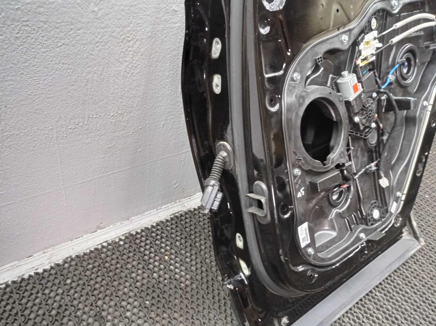 Замок двери задней правой