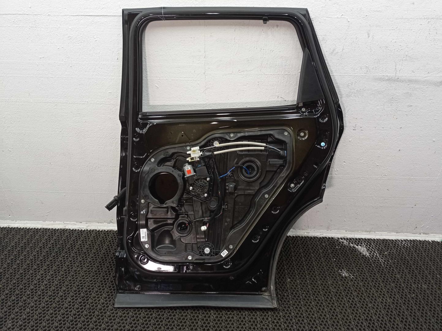 Замок двери задней правой