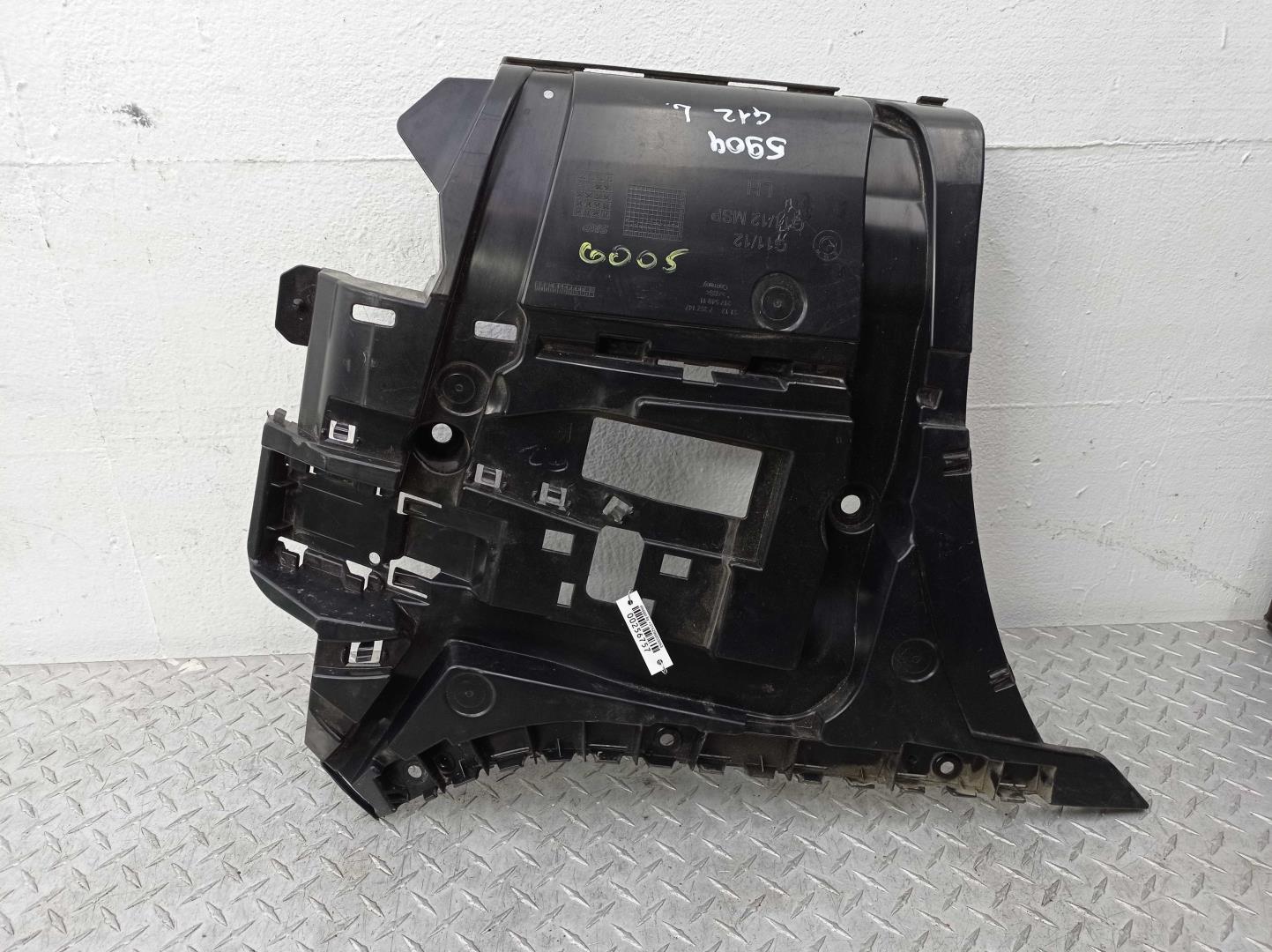 Кронштейн заднего бампера