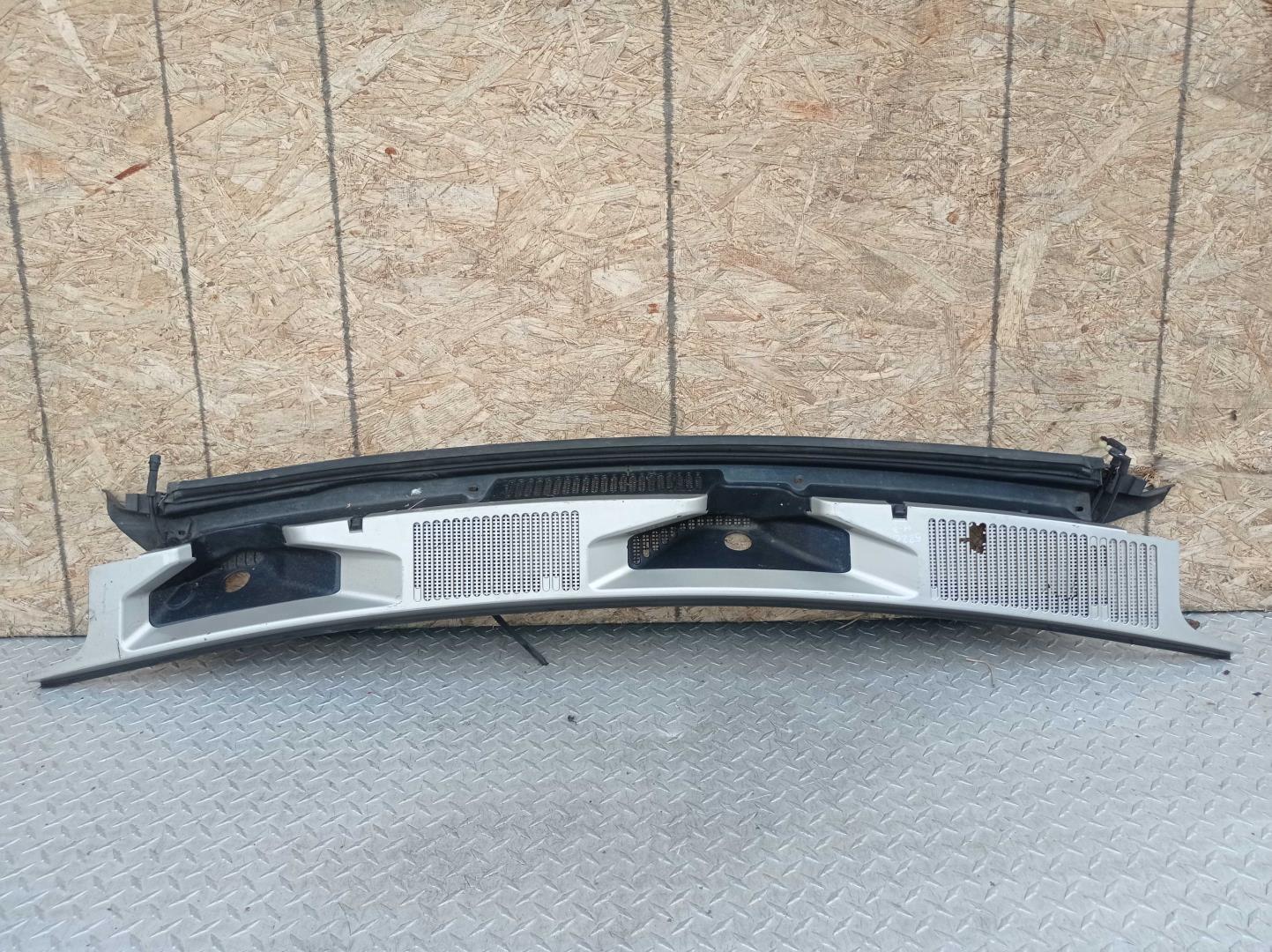 Решетка стеклоочистителей (Жабо)