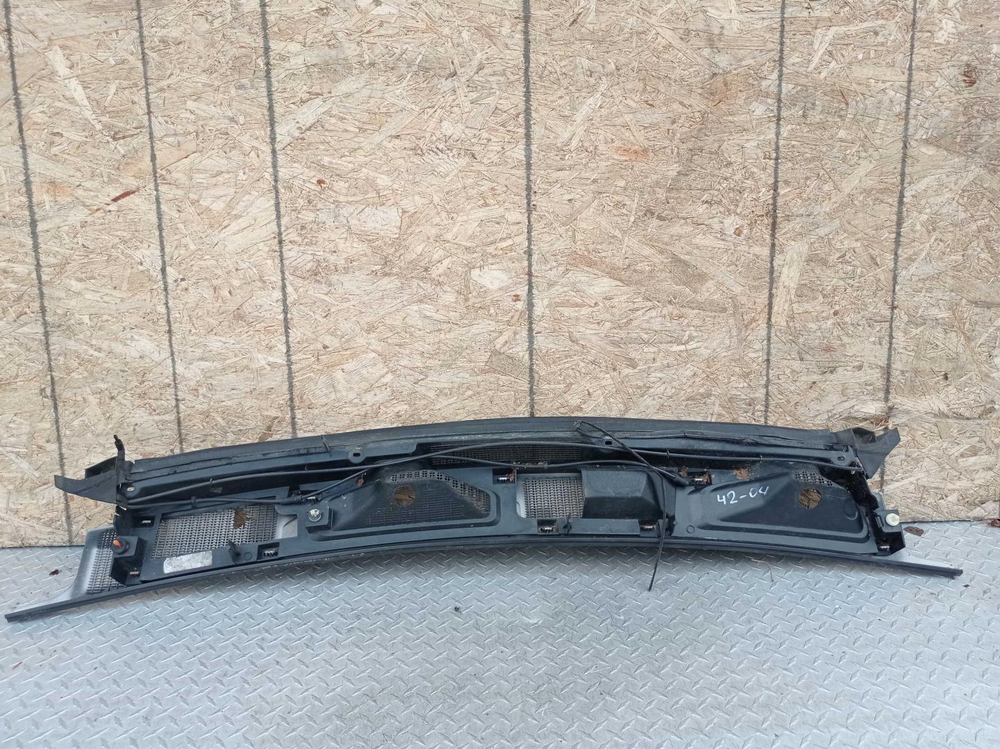 Решетка стеклоочистителей (Жабо)