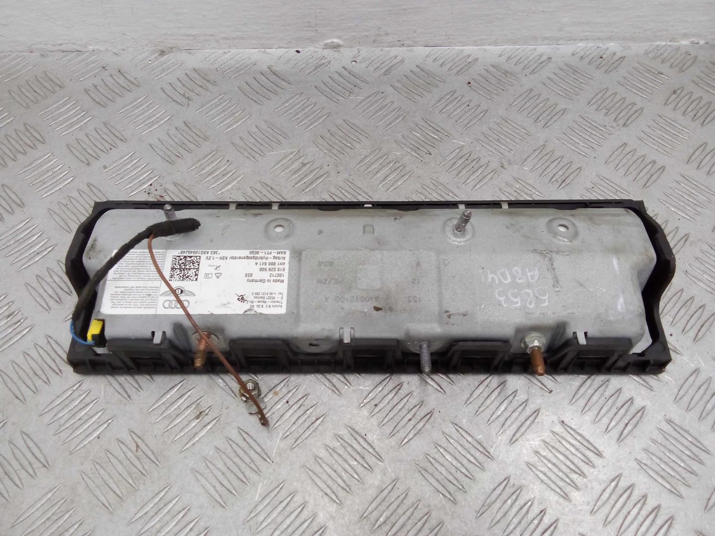 Подушка безопасности нижняя (для колен)