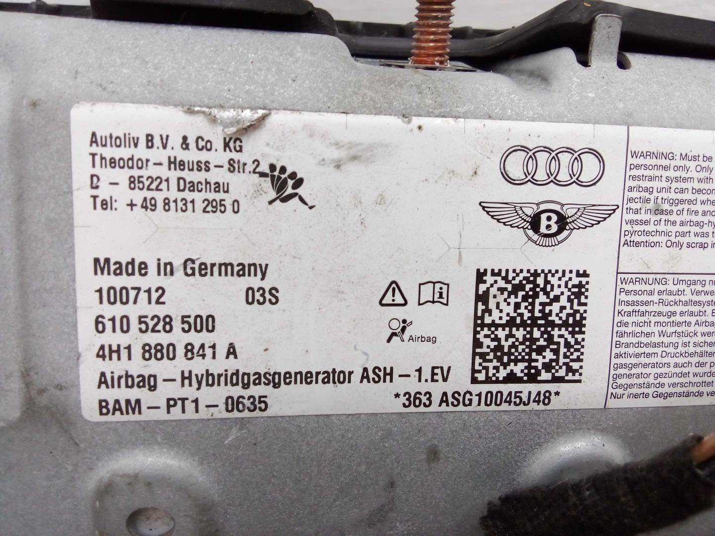 Подушка безопасности нижняя (для колен)