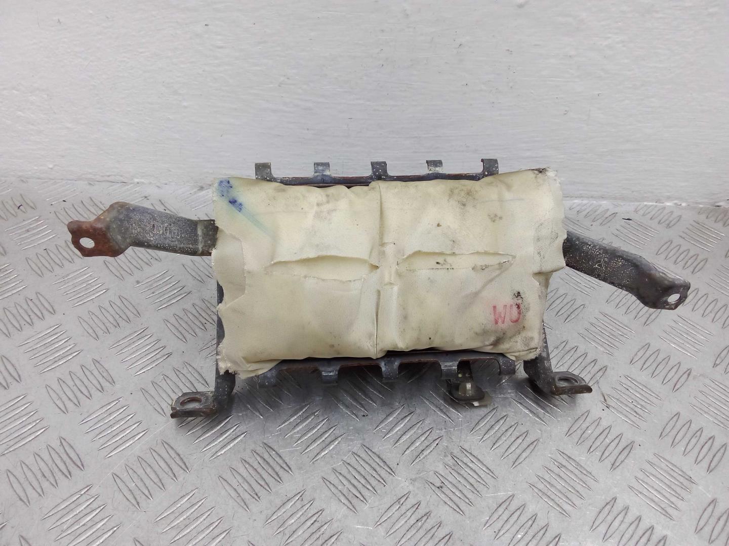 Подушка безопасности пассажирская (в торпедо)