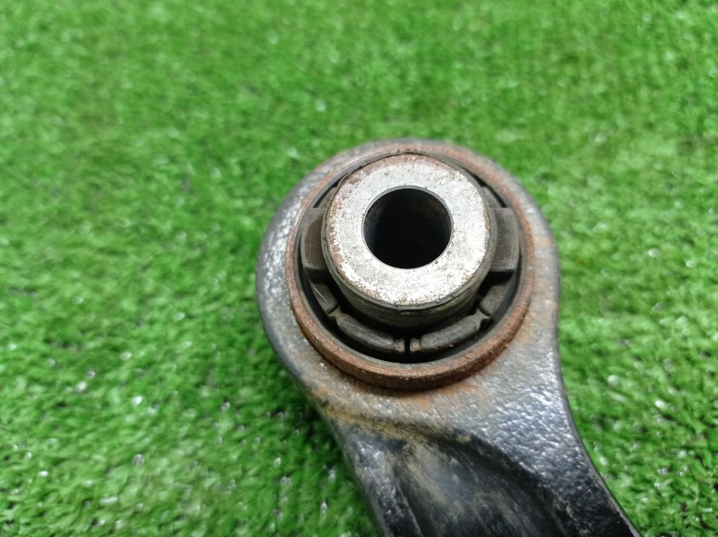 Рычаг задний правый