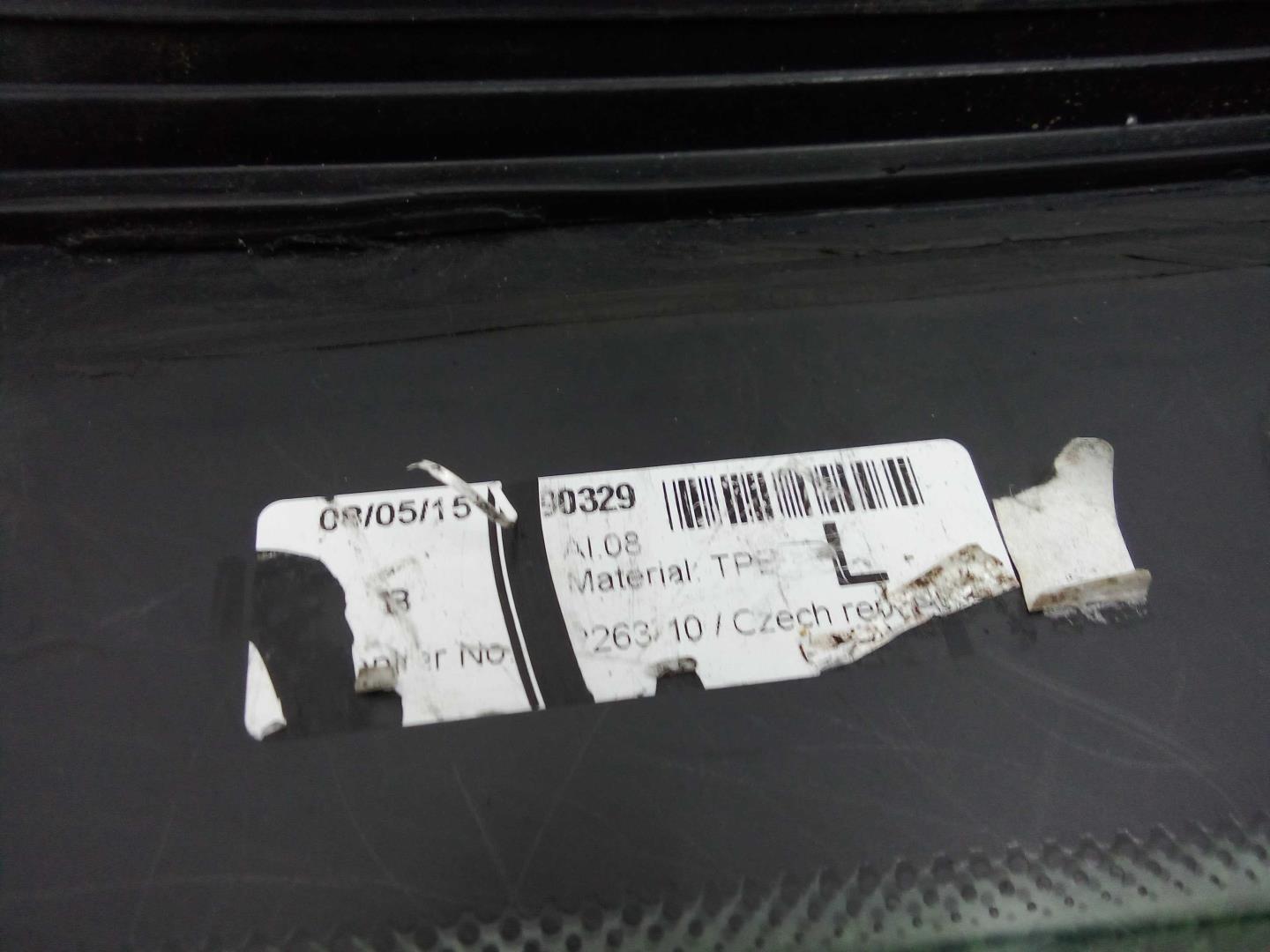 Стекло двери задней левой