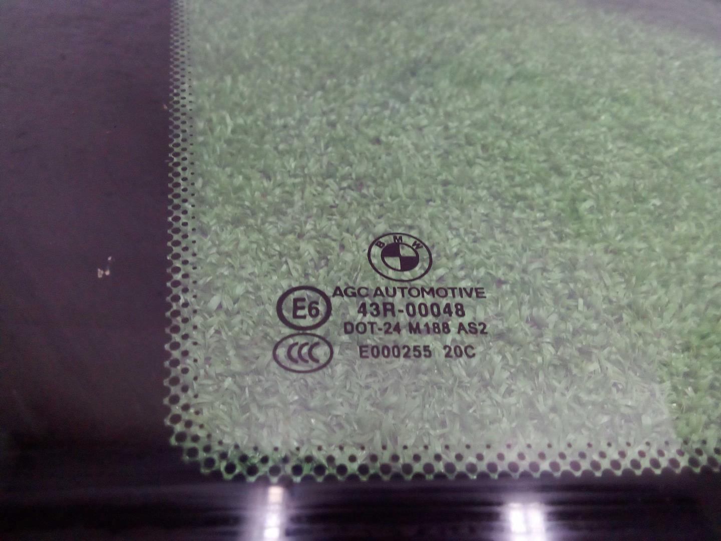 Стекло двери задней левой