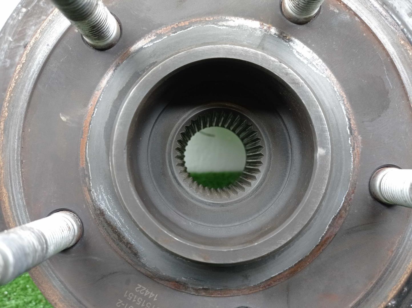 Кулак поворотный передний правый