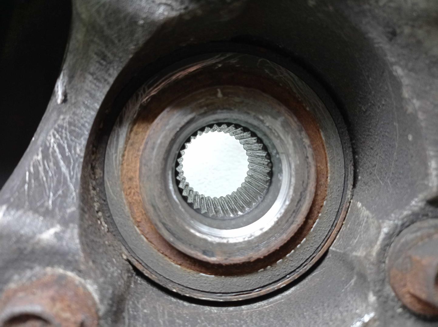 Кулак поворотный передний правый