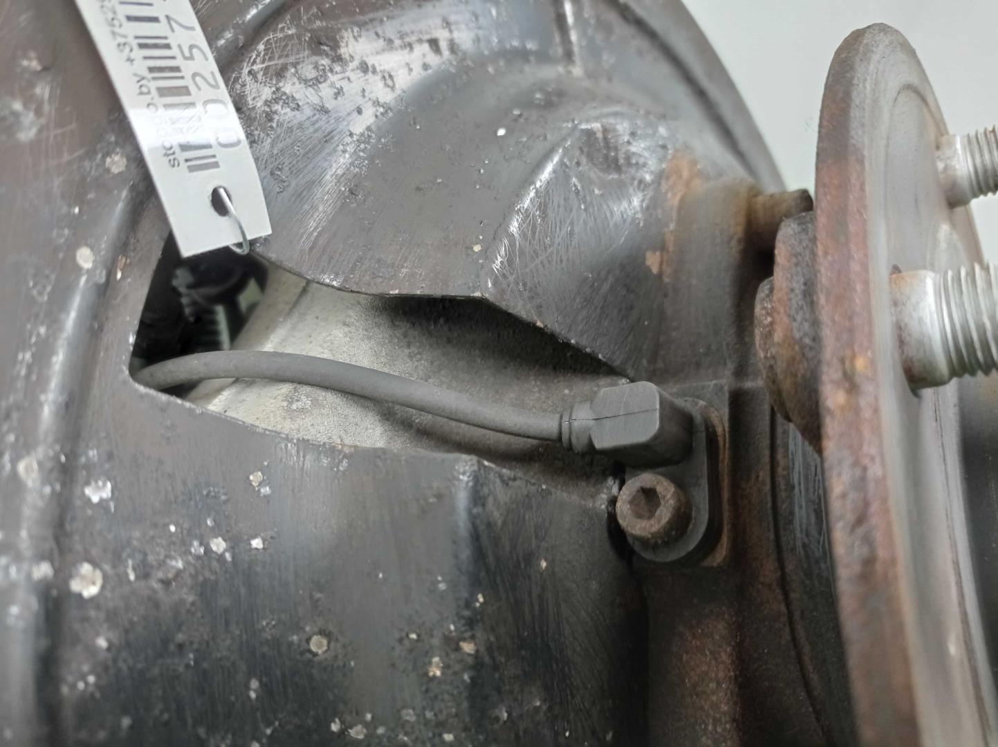 Кулак поворотный передний правый