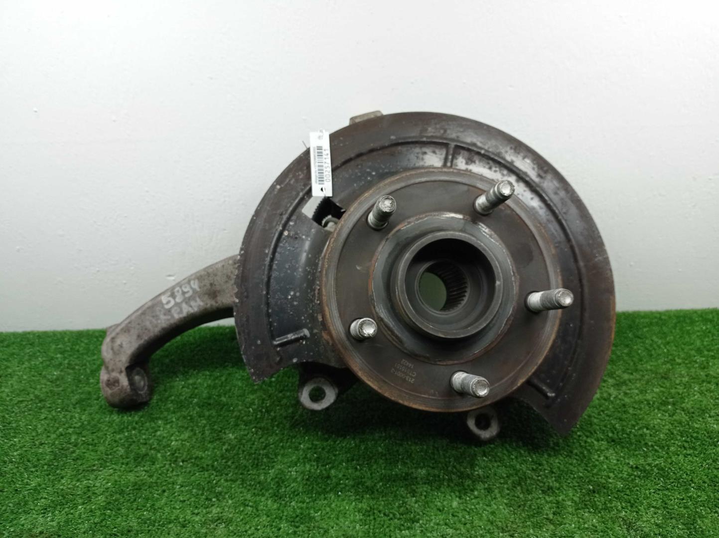 Кулак поворотный передний правый