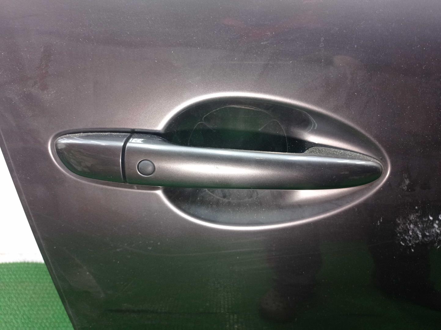 Стекло двери передней правой