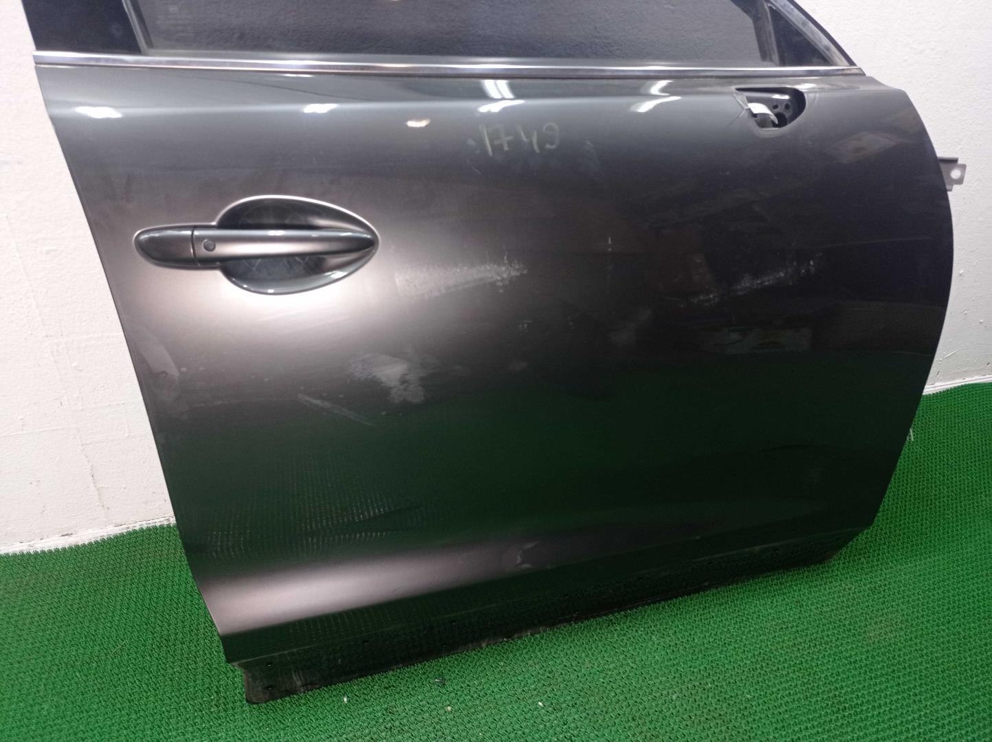 Стекло двери передней правой