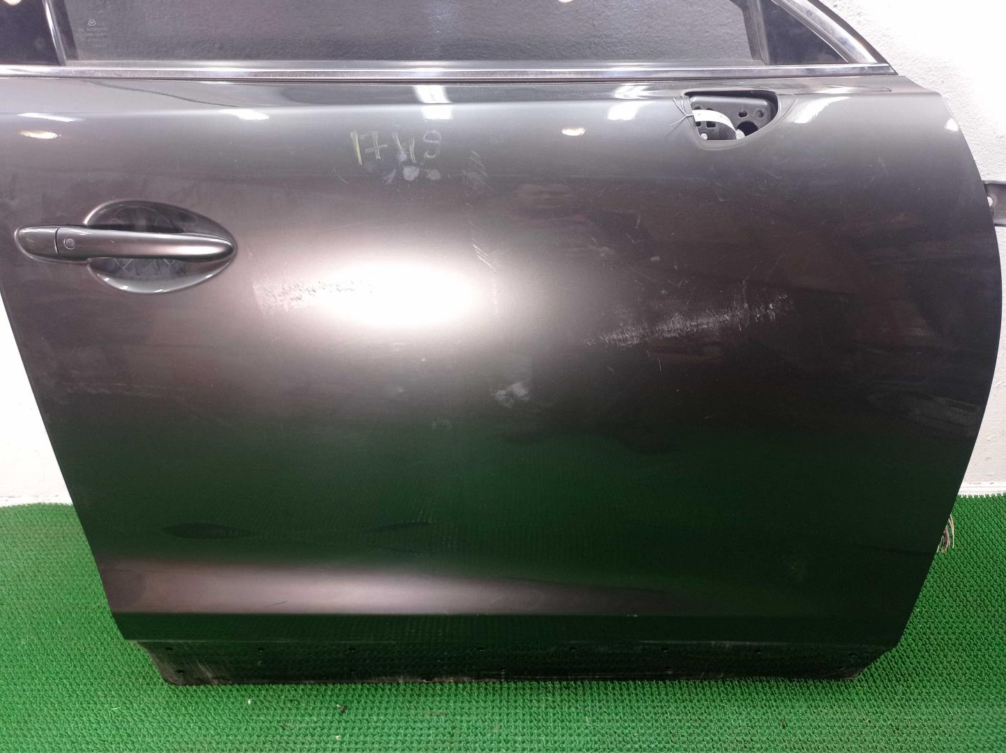 Стекло двери передней правой