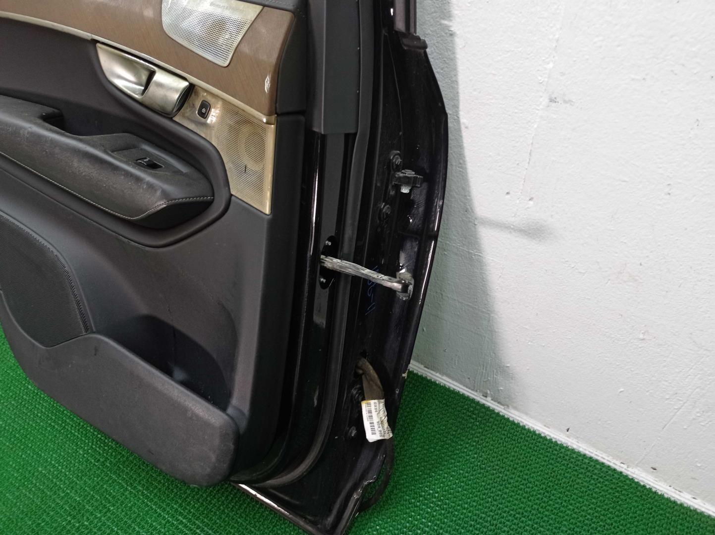 Шторка солнцезащитная