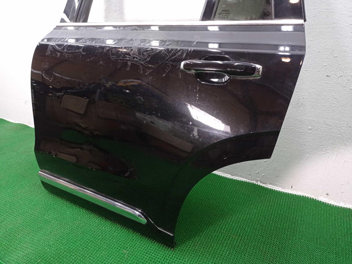 Шторка солнцезащитная