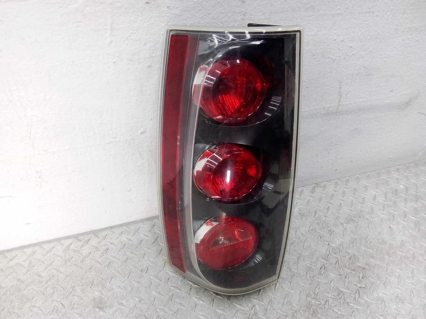 Фонарь задний наружный левый