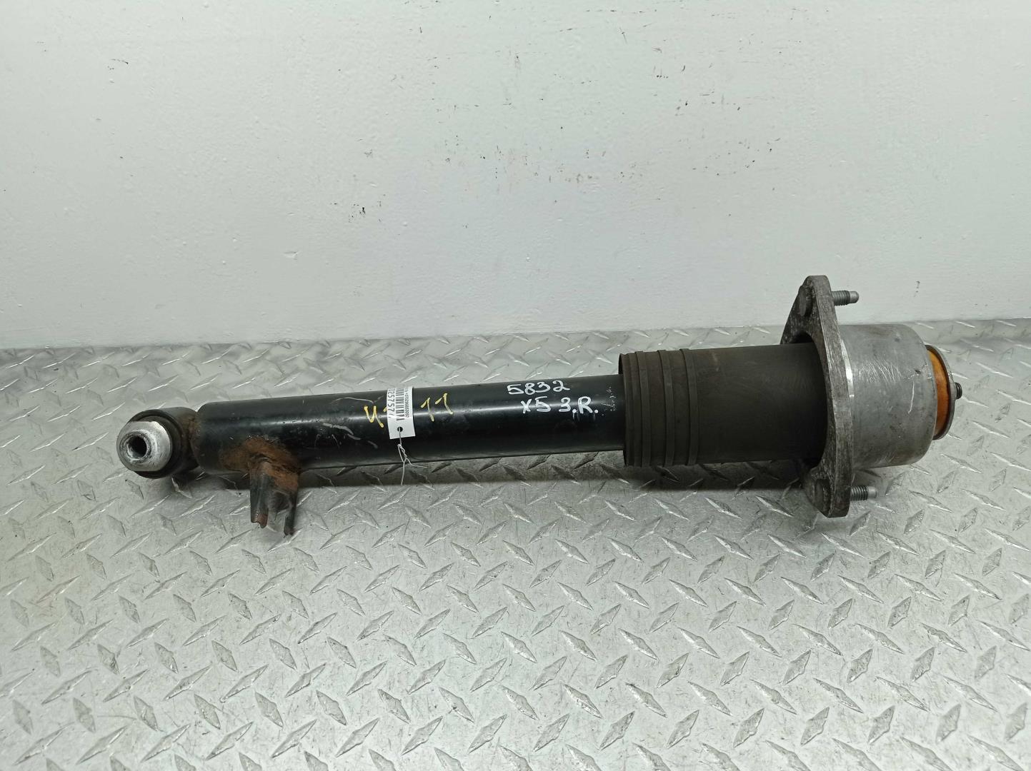 Амортизатор задний правый