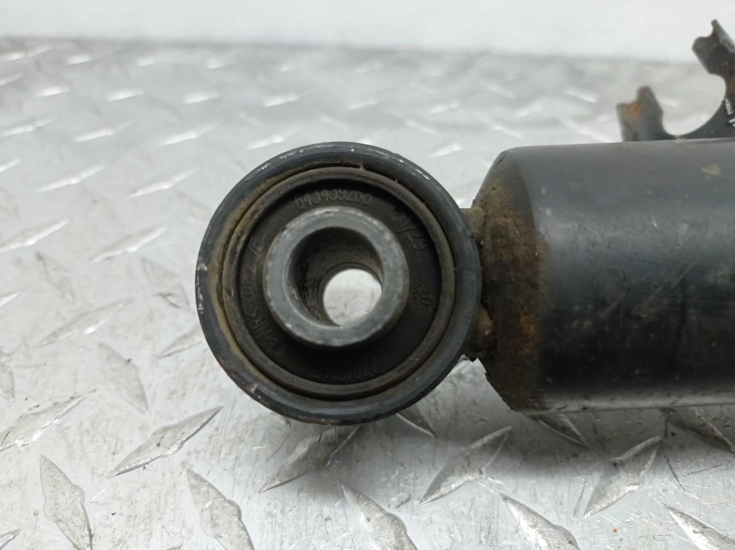 Амортизатор задний правый